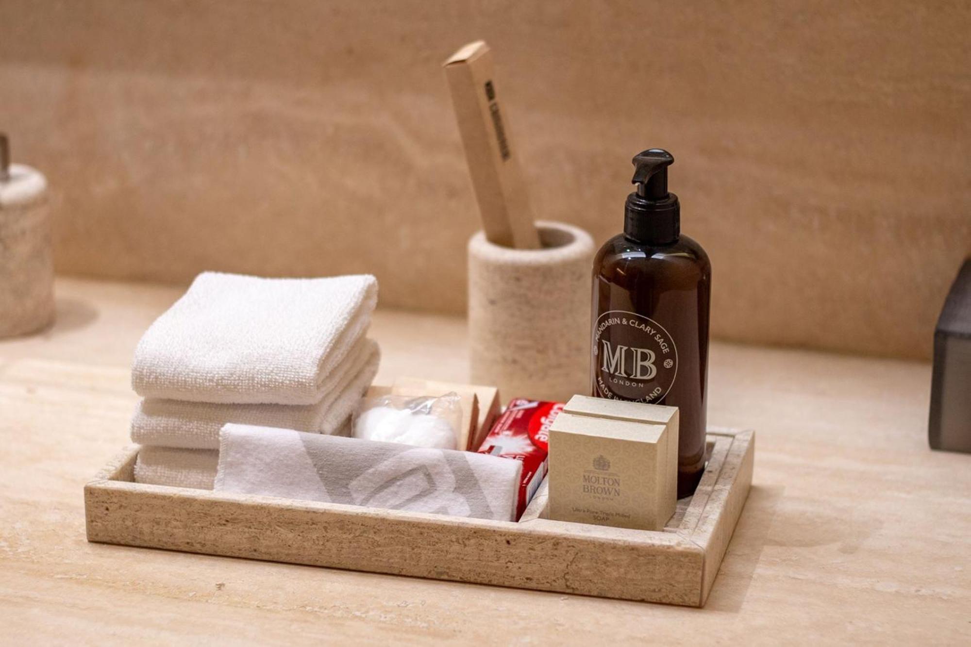 Camino Real Polanco Mexico Hotell Exteriör bild Soap and shampoo in a hotel bathroom