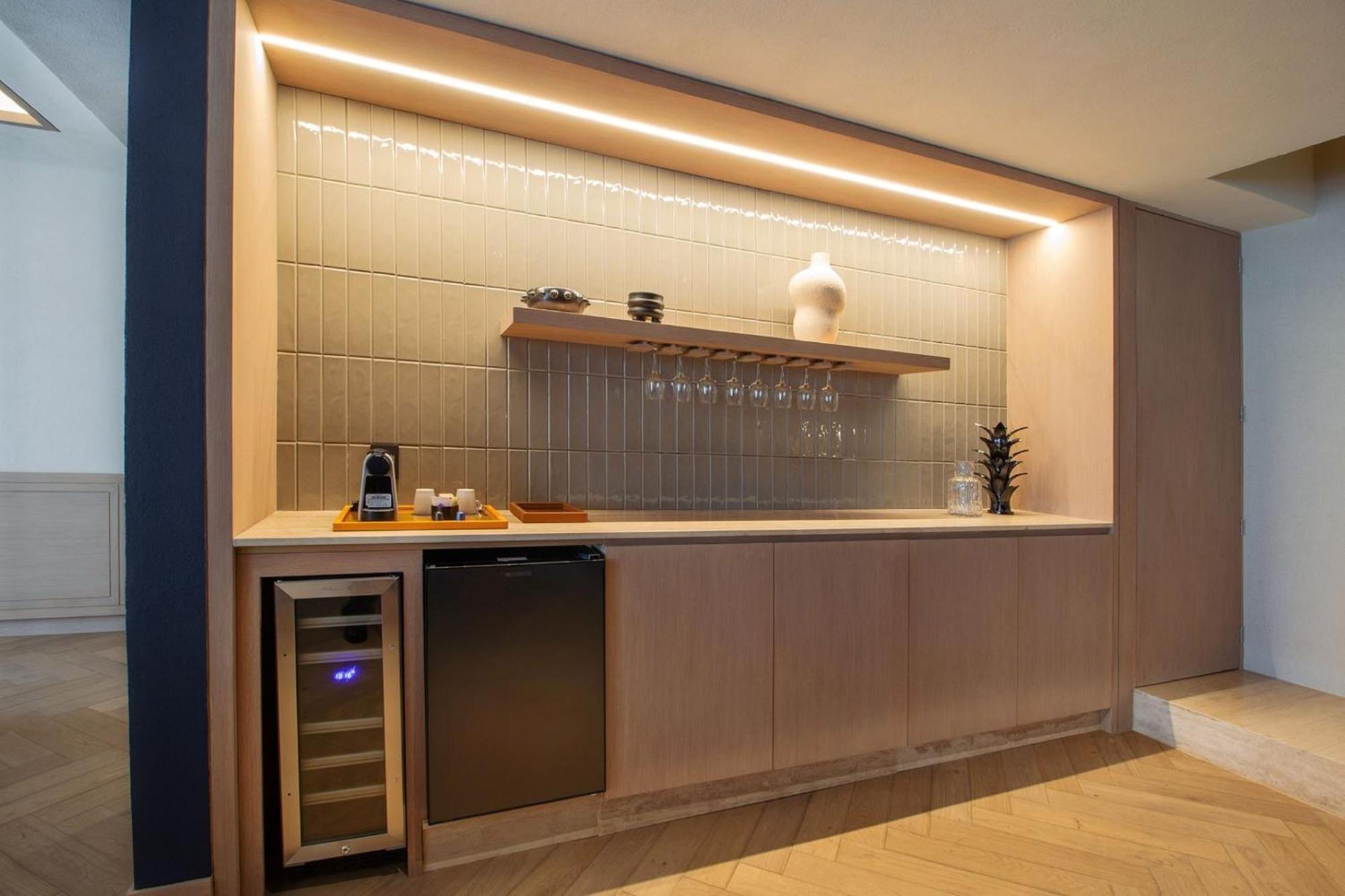 Camino Real Polanco Mexico Hotell Exteriör bild A wet bar in a home